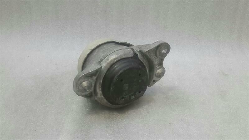 Mercedes E Class W238 Right Engine Mount A2382401400 Engine Mount Right