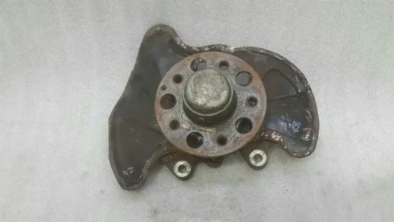 Mercedes SLK R171 Left Front Hub A2043320101 Wheel Bearing Housing Front Li