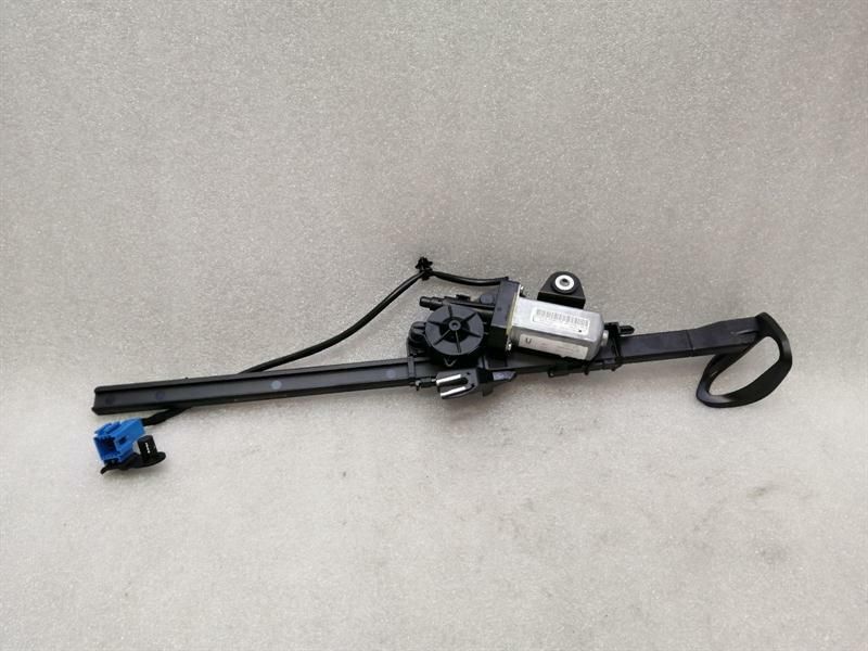 Mercedes C Class W205 Left Seatbelt Feeder A2058600182 Seat Belt Retainer Front Left