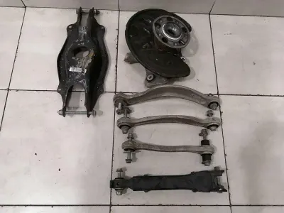 MERCEDES C43 AMG W205 Left Hub SET A2053508708 Wheel Bearing Housing Rear Left SET