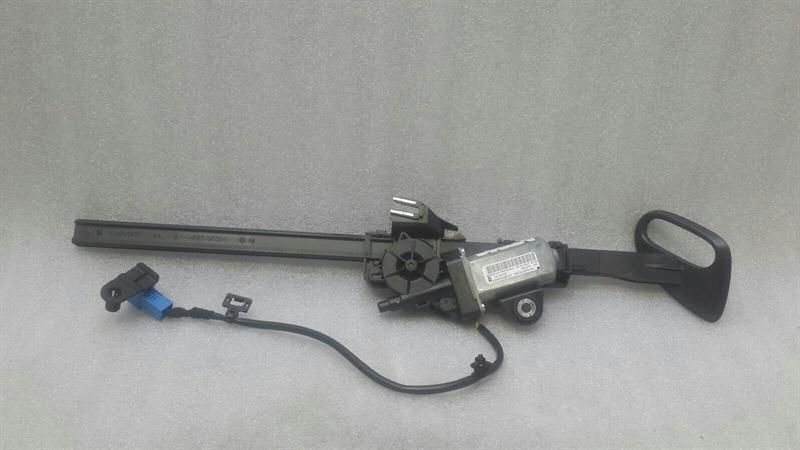 Mercedes E Class W238 Right Seatbelt Feeder A2058600257 Seat Belt Retainer Front Right