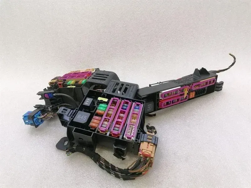 Porsche Taycan 9J Fuse Box 9J1937592A Fuse Box
