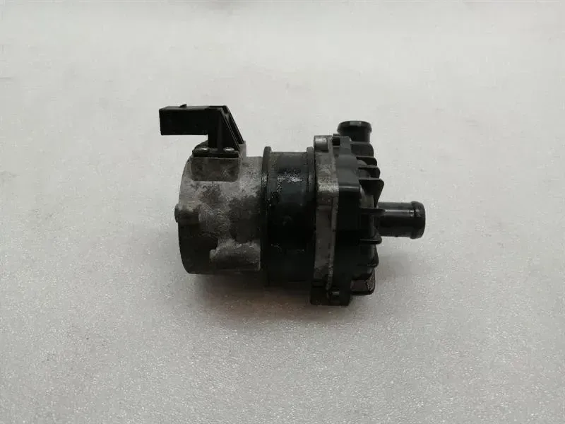 Porsche Taycan 9J additional cooling pump 9J1965567D coolant pump pump