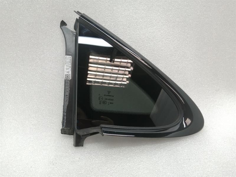 Porsche Taycan 9J left rear quarter glass 9J1845297s door glass 1/4 rear left