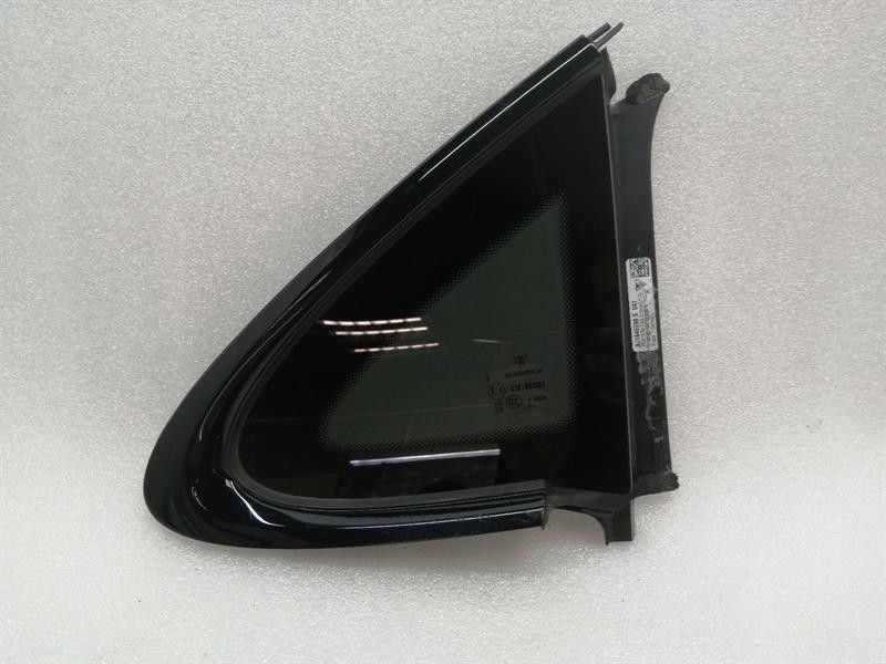 Porsche Taycan 9J RRH Quarter Glass 9J1845298S Door Panel 1/4 Rear Right