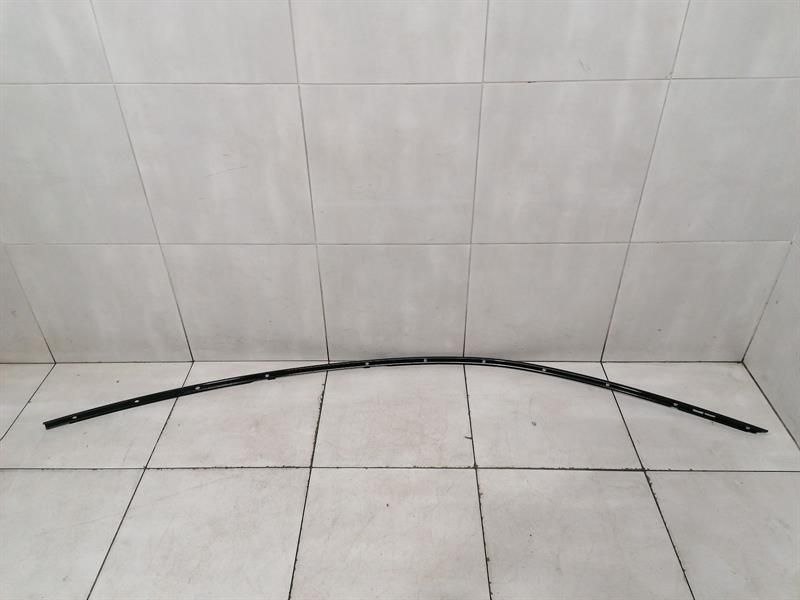 Porsche Taycan 9J Roof Body Moulding Right 9J1853262B Roof Bezel Band Right