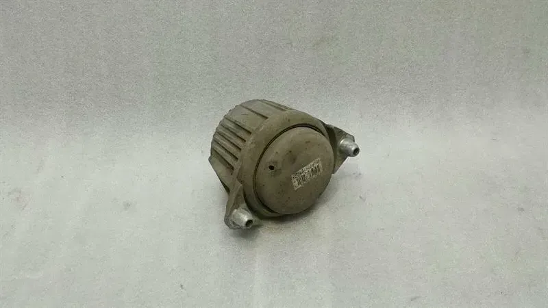 Mercedes C Class W204 Engine Mount A2042400317 Engine Mount