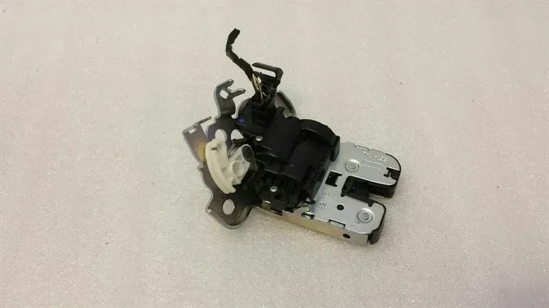 Audi A3 8V facelift boot lock 4H0827505A tailgate lock