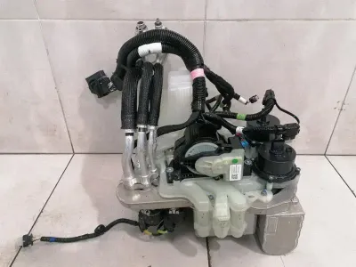 TESLA MODEL 3 LONG RANGE 1523007-00-E SUPERMANIFOLD Coolant Assembly behälter