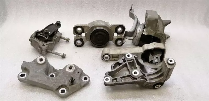 LAND ROVER RANGE ROVER EVOQUE Engine Mount LR024730 Motor Mount LR030745