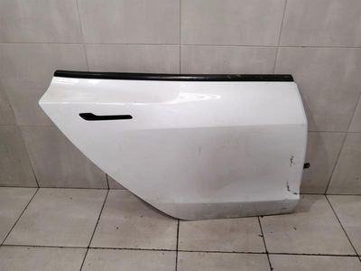 Tesla Model 3 Right Rear Door 1081458-S0-G Door Rear Right FAULTY!