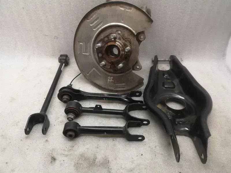 Tesla Model 3 RWD Right Rear Hub 1044416-00-G Wheel Bearing Housing Rear Right