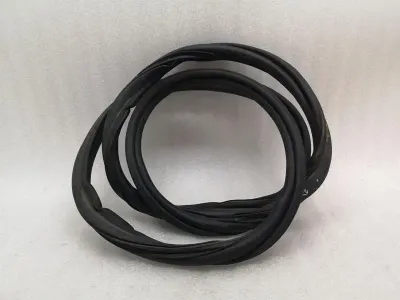 Tesla Model 3 Long Range Boat Lid Seal 1091069-00-E Deck Lid Seals