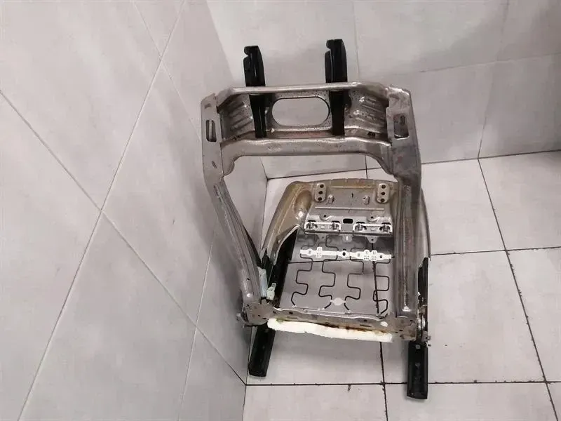 Tesla Model 3 Front Right Seat Frame 1103997-00-B Front Right Seat Frame