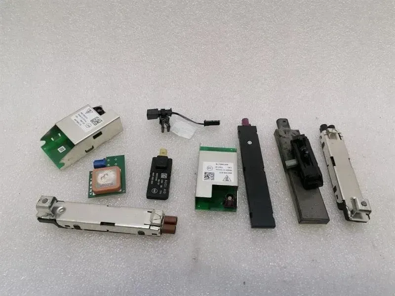 Porsche Taycan 9J antenna set 9J1035446H control unit antenna set