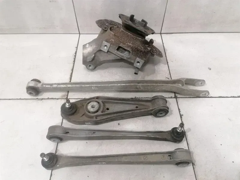 Porsche Cayman 987 Left Rear Hub 98733165706 Wheel Bearing Housing Rear Left