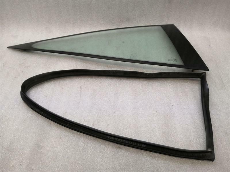 Porsche 911 996 TARGA Right Rear 1/4 Glass 99654311106 Glass 1⁄4 Rear Right MK2