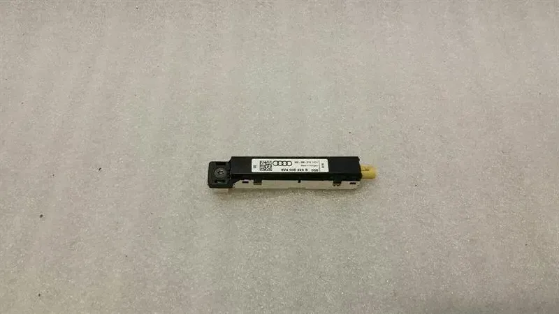 Audi S3 8V aerial / antenna 8V4035225B antenna