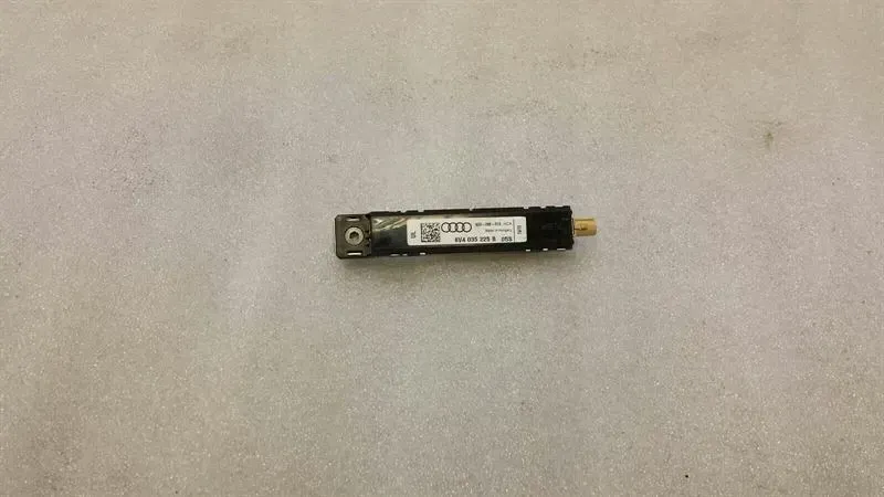Audi A3 8V S3 Aerial / Antenna 8V4035225B Antenna
