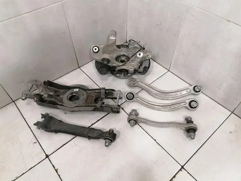 Mercedes EQC N293 Right Rear Hub A2133503205 Wheel Bearing Housing Rear Right Set