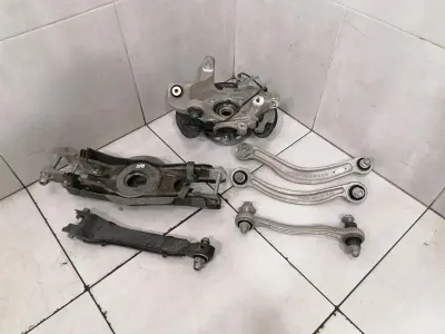 Mercedes EQC N293 Right Rear Hub A2133503205 Wheel Bearing Housing Rear Right Set