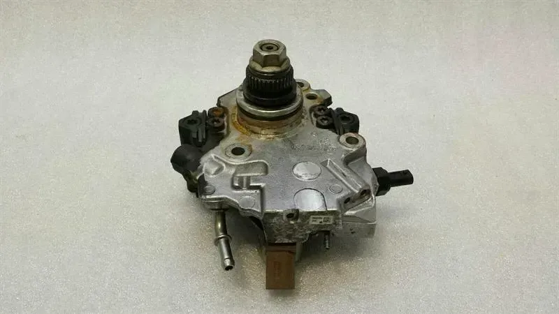 Mercedes C Class W205 W204 Fuel Pump Mechanical A6510703301 Fuel Pump M651