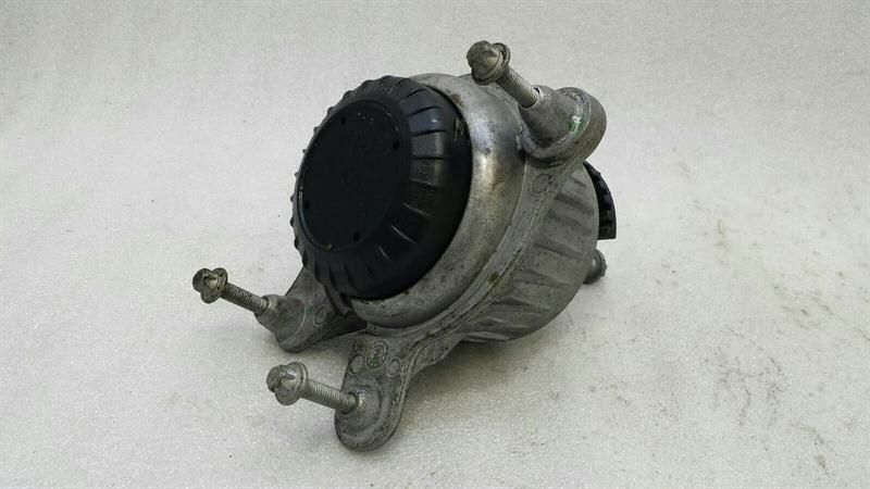 Mercedes C Class W205 Right Engine Mount A2052400300 Engine Mount Right M274