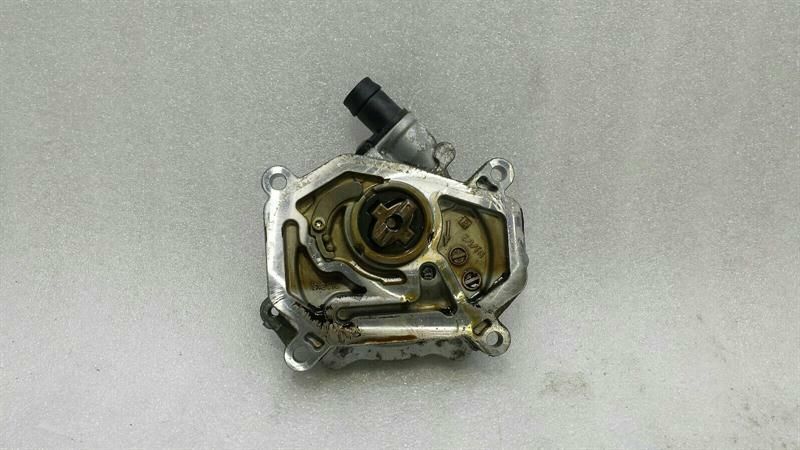 Mercedes C Class W205 Vacuum Pump A2701800901 Vacuum Pump