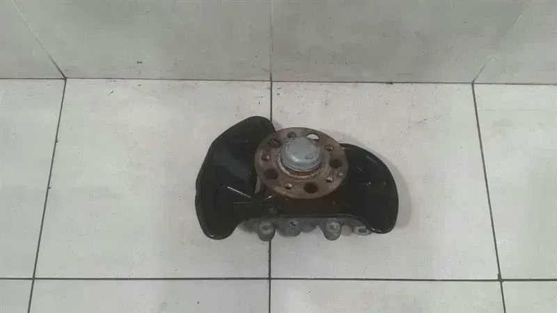 Mercedes SLC R172 MOPF Left Front Hub A2043320101 Wheel Bearing Housing Front Left