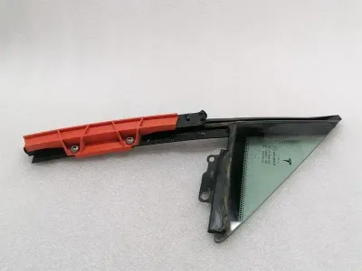 Tesla Model S 75 Right Front 1/4 Glass 6006544-00-J Door Panel 1/4 Front Right