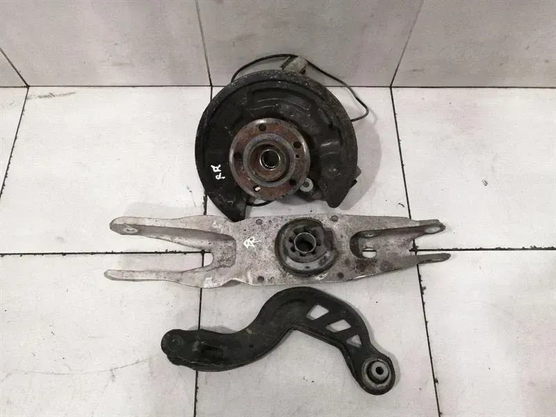 Mercedes A Class W176 Right Rear Hub A1763500600 Wheel Bearing Housing Rear Right