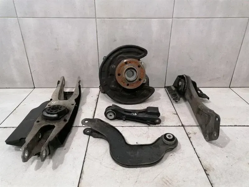 Mercedes A35 AMG W177 Left Rear Hub Set A1773501900 Wheel Bearing Housing Rear Left