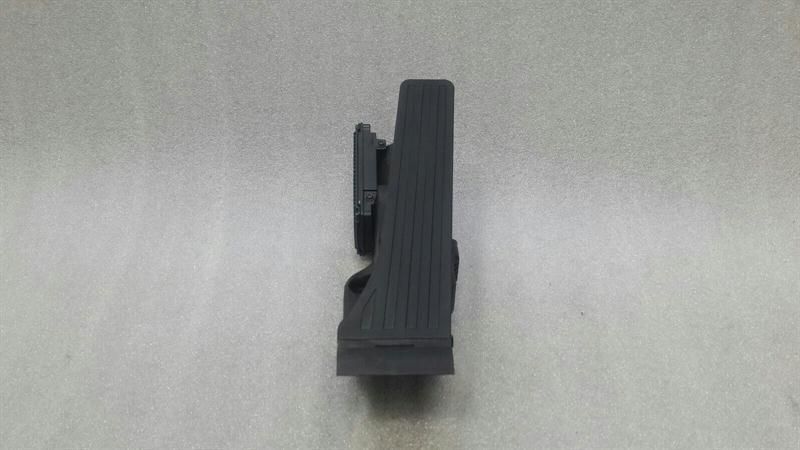 Mercedes E Class W213 Throttle Pedal (Electrical) A2133001000 Throttle Hybrid