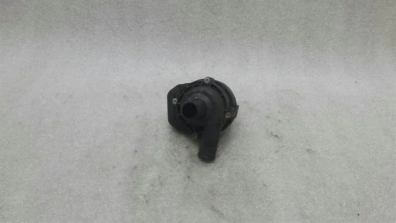 Mercedes SLK R171 additional cooling pump A1718350064 coolant pump M271
