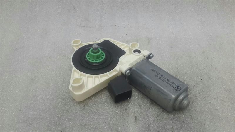 Mercedes W205 right door window motor A0009066206 window regulator motor right
