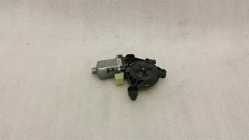 Audi A3 8V FRH door window motor 5Q0959801B window regulator motor front right