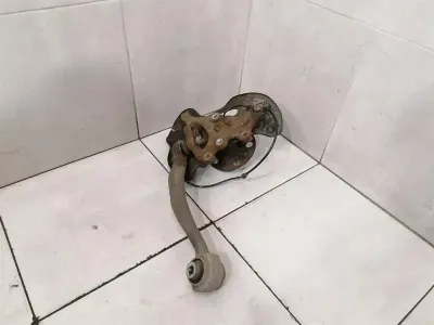 Mercedes E Class W207 Right Front Hub A2043320201 Wheel Bearing Housing Front Right