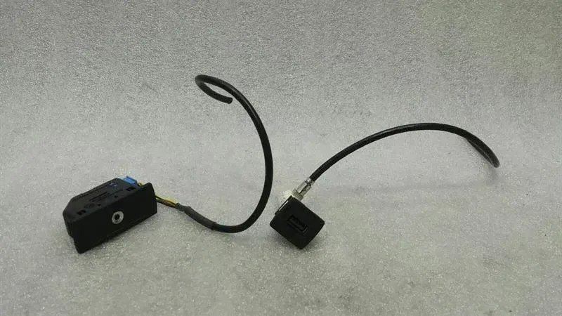 Mercedes ML W166 Multimedia Input Set A2188200087 Control Unit Female AUX IN USB