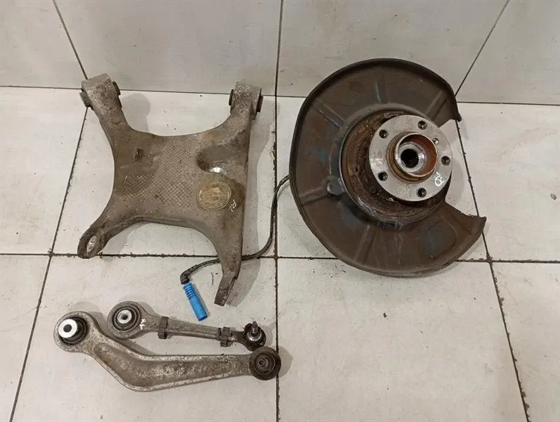 Rolls Royce Phantom MK7 VII 7 Left Rear Hub 3332677791 Rear Wheel Bearing Housing -