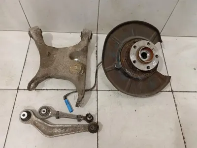 Rolls Royce Phantom MK7 VII 7 Left Rear Hub 3332677791 Rear Wheel Bearing Housing -