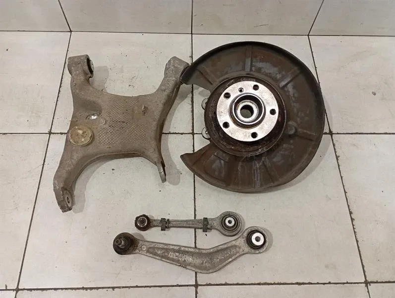 Rolls Royce Phantom MK7 Right Rear Hub 3332677792 Wheel Bearing Housing Rear Right-