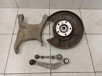 Rolls Royce Phantom MK7 Right Rear Hub 3332677792 Wheel Bearing Housing Rear Right-