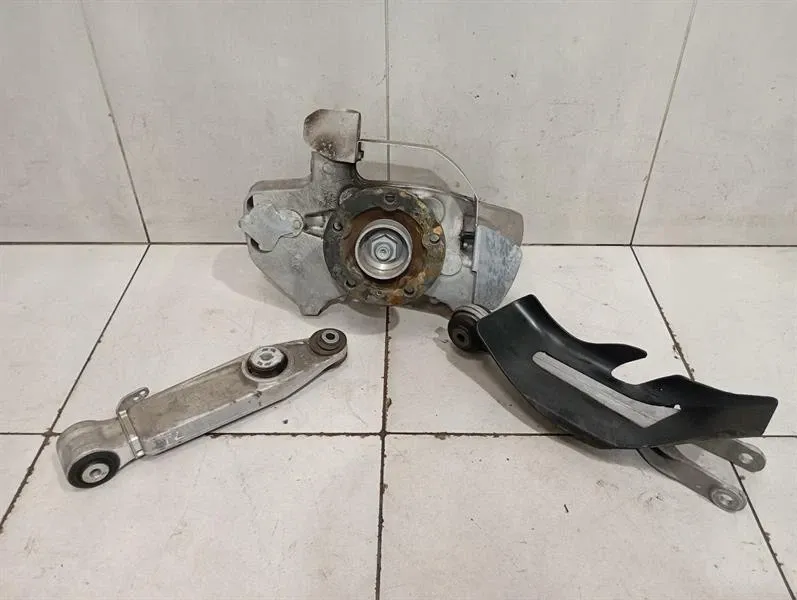 Porsche Cayman 981 GT4 Left Front Hub 99134115780 Wheel Bearing Housing Front Left -