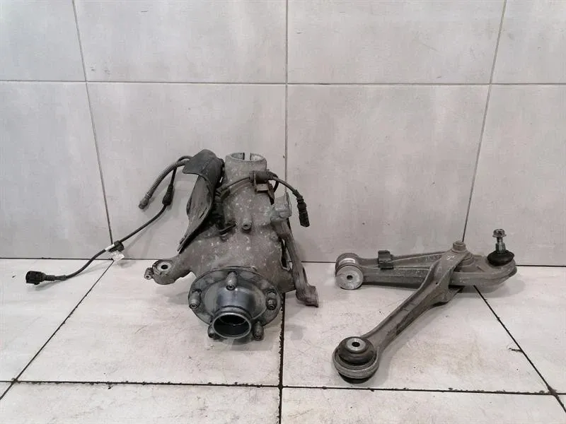 Porsche 911 991 Turbo Left Front Hub Central Lock 99134165724 Wheel Bearing Housing -