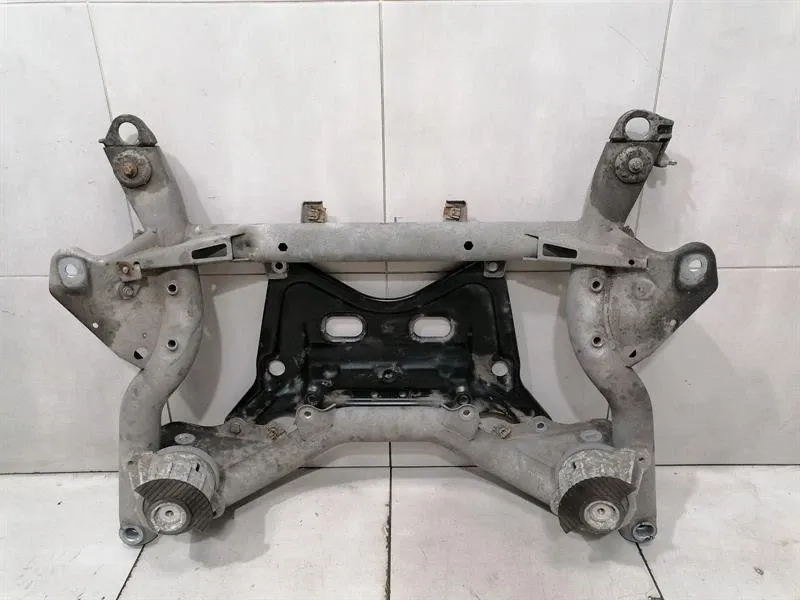 Mercedes C Class W204 Beam Subframe Front A2046281057 Front Axle Carrier