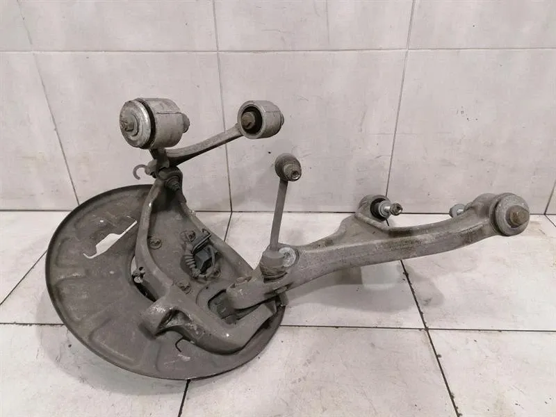 Mercedes GT C190 GTS S Right Front Hub A1903301601 Wheel Bearing Housing Front Right-