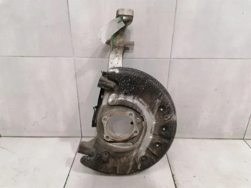 Mercedes E W213 Right Front Hub A2133305804 Wheel Bearing Housing Front Right AMG-