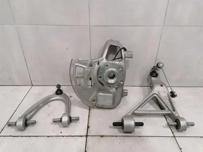 Ferrari GTC4 Lusso F151M Left Front Hub 268377 Wheel Bearing Housing Front Left -