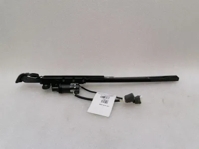 Ferrari GTC4 Lusso F151M Right Seatbelt Feeder 81913500 Belt Extension-