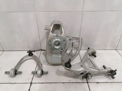 Ferrari GTC4 Lusso F151M Right Front Hub 268378 Wheel Bearing Housing Front Right-